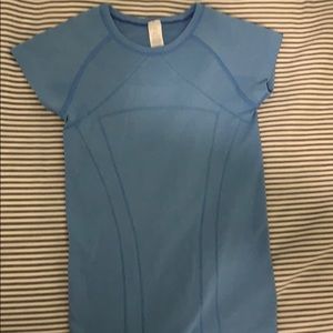 Girls Ivivva blue shirt sleeve top size 8
